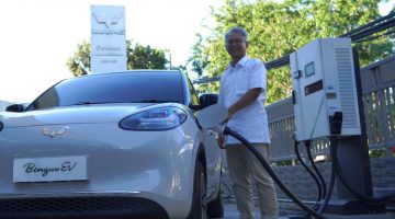 Pelajari perbedaan antara fast charging dan normal charging pada mobil listrik, kelebihan dan kekurangannya, serta tips untuk memilih metode pengisian daya yang tepat.

