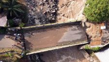 Jembatan yang rusak akibat banjir (Dok. Ist)